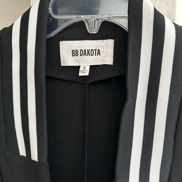 BB DAKOTA CAPE BLAZER ONE OF A KIND - Picture 2 of 5